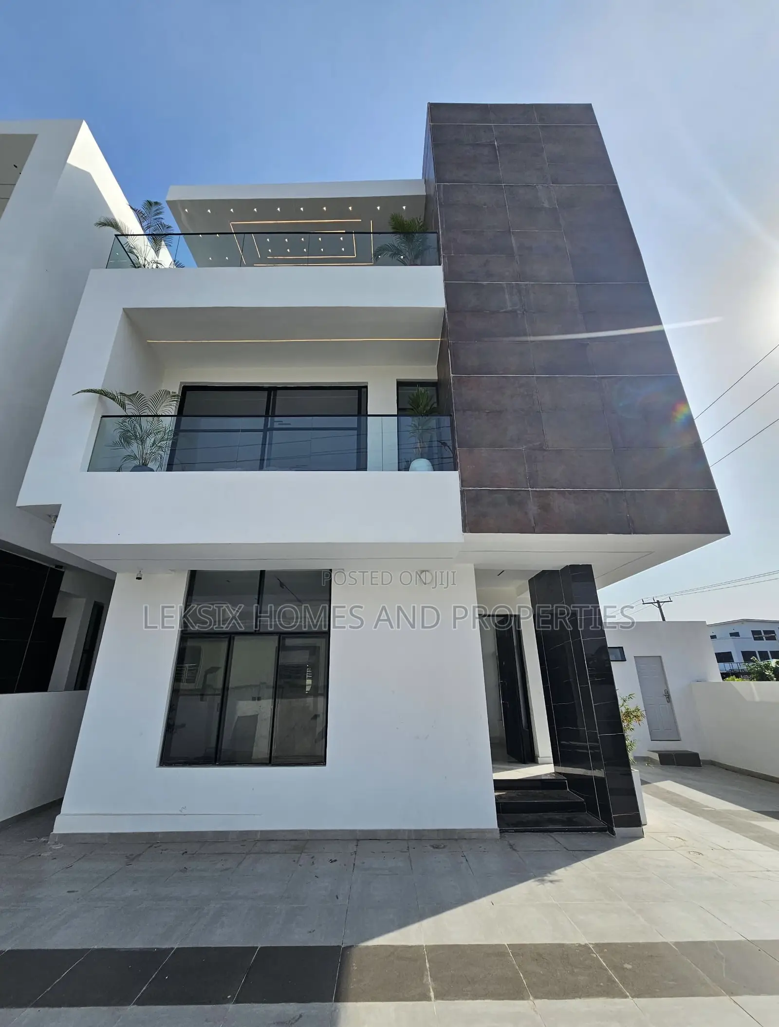 5bdrm Duplex in A Well Secured, Lekki Phase 1 for sale in Lekki Phase 1