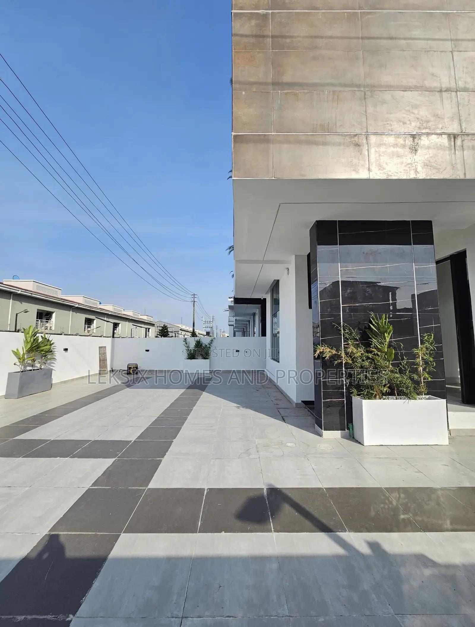 5bdrm Duplex in A Well Secured, Lekki Phase 1 for sale in Lekki Phase 1