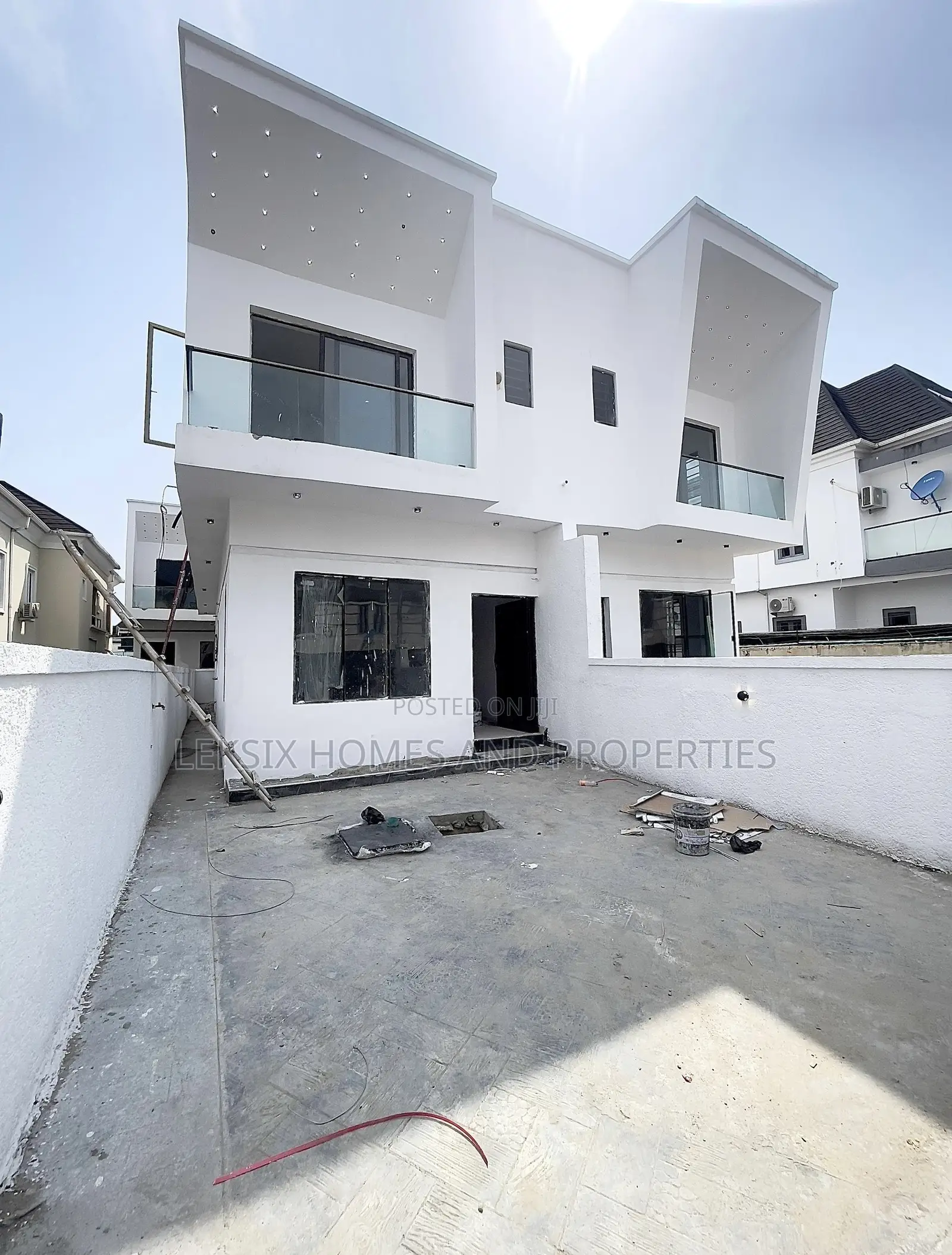 4bdrm Duplex in A Well Secured, Chevron for sale in Chevron