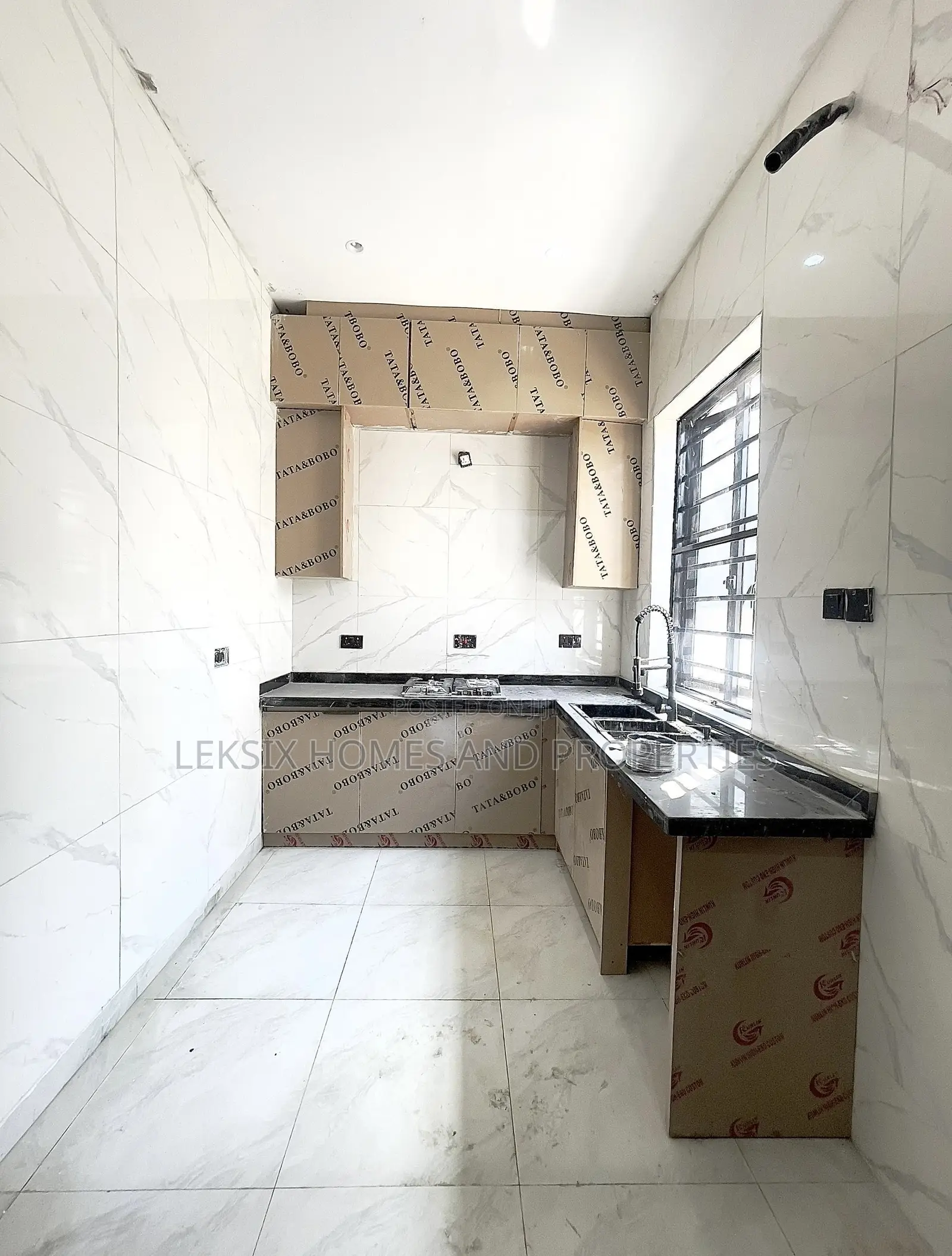 4bdrm Duplex in A Well Secured, Chevron for sale in Chevron