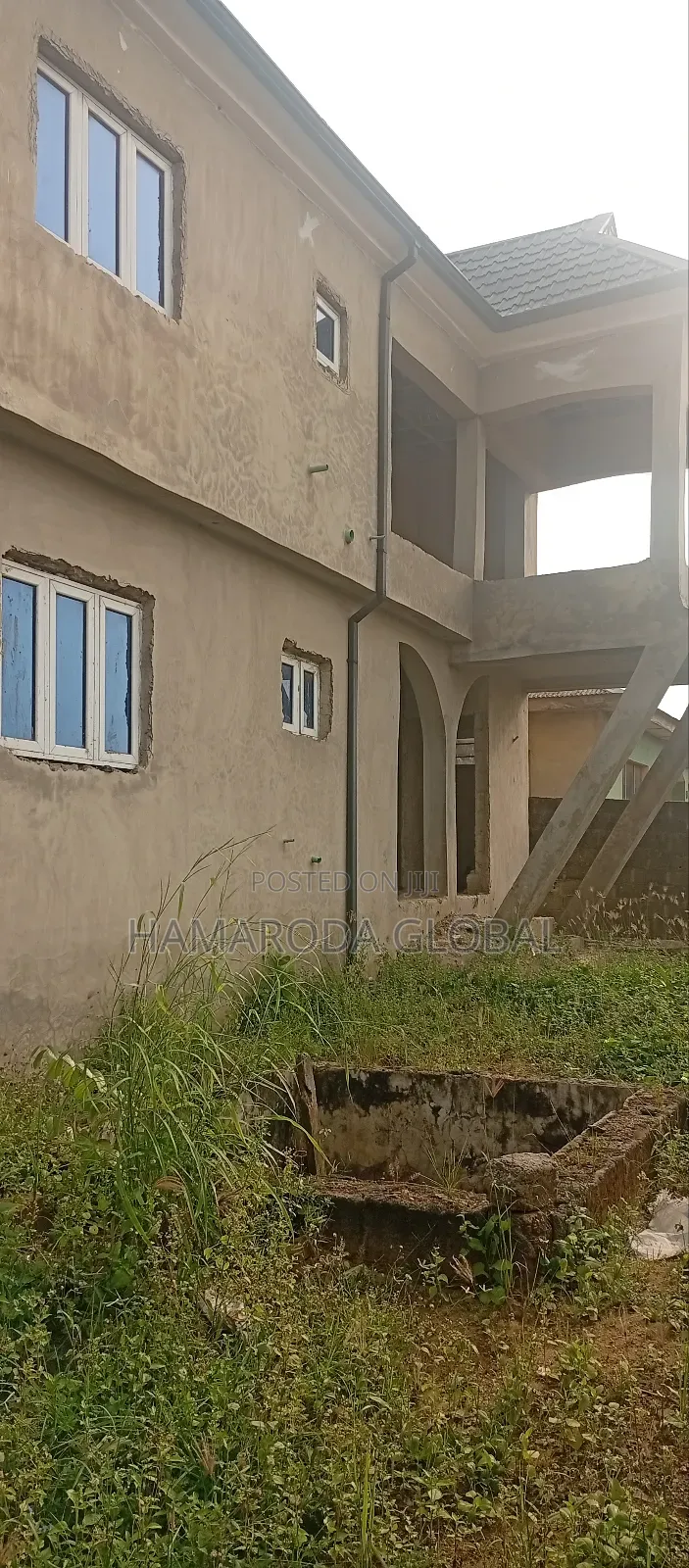 11bdrm Block of Flats in Alimosho for sale in Alimosho