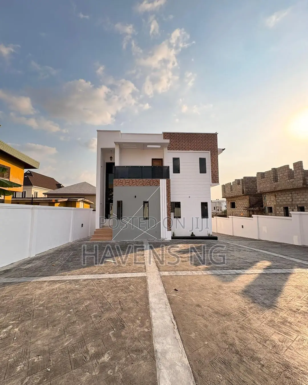 4bdrm Duplex in Palm Garden Estate for sale in Oluyole Estate