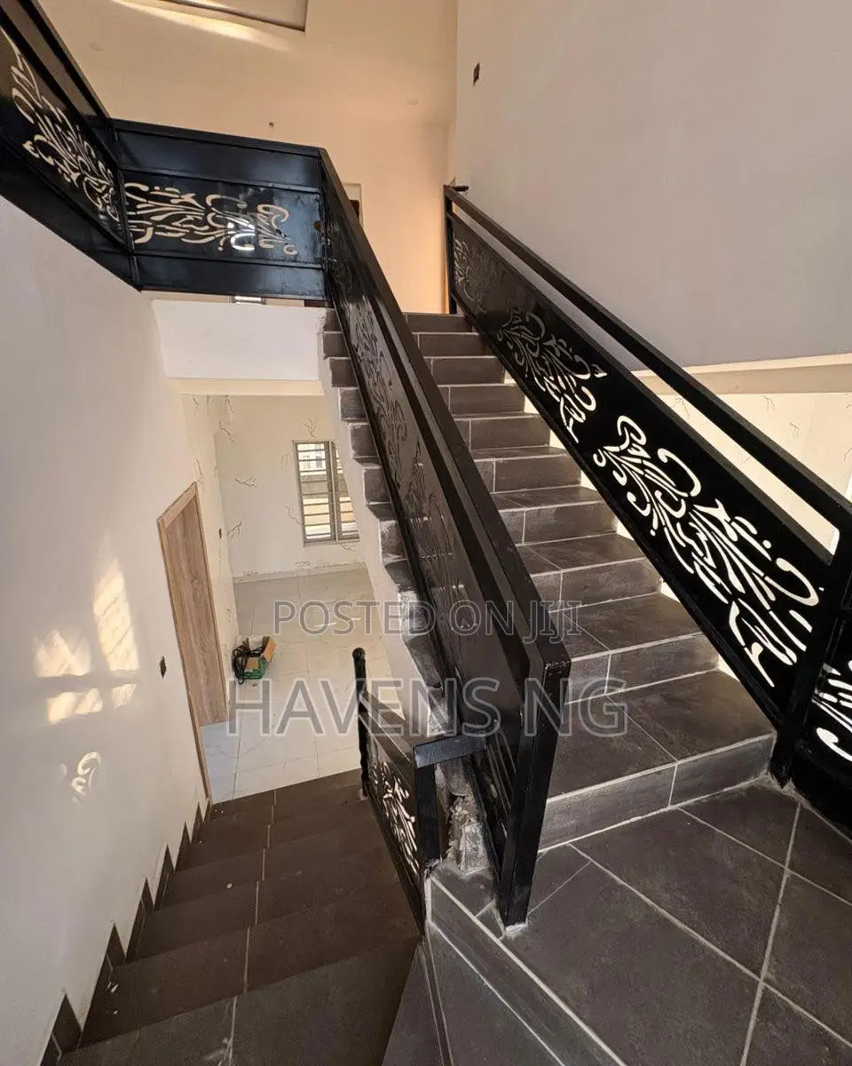 5bdrm Duplex in Basorun for sale in Basorun