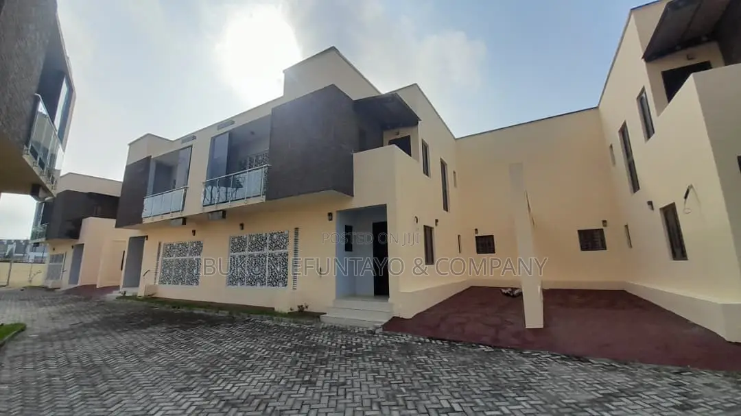 4bdrm House in Lekki Scheme 2, Ogombo for rent in Ogombo