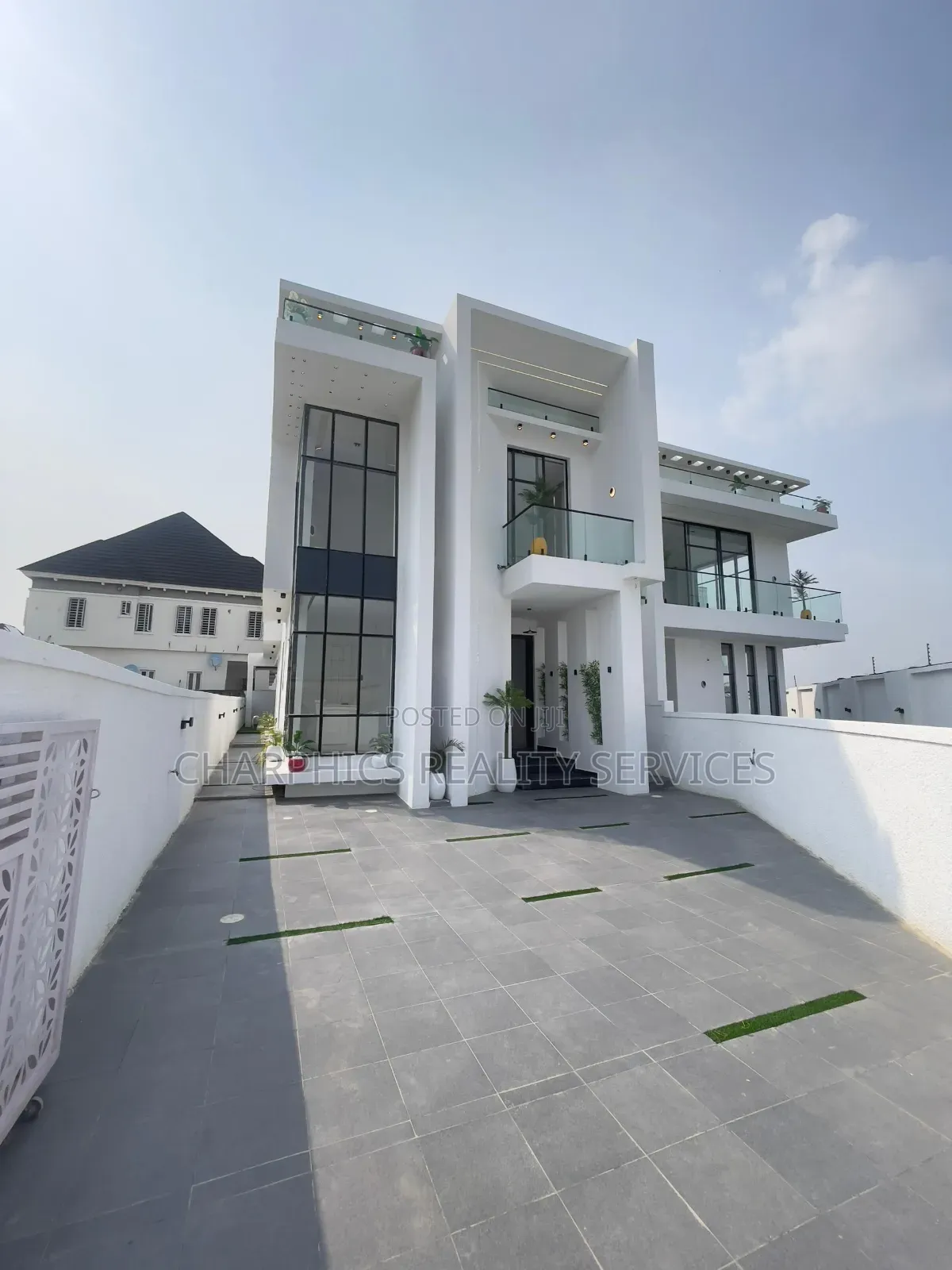 5bdrm Duplex in Chevron for sale in Chevron