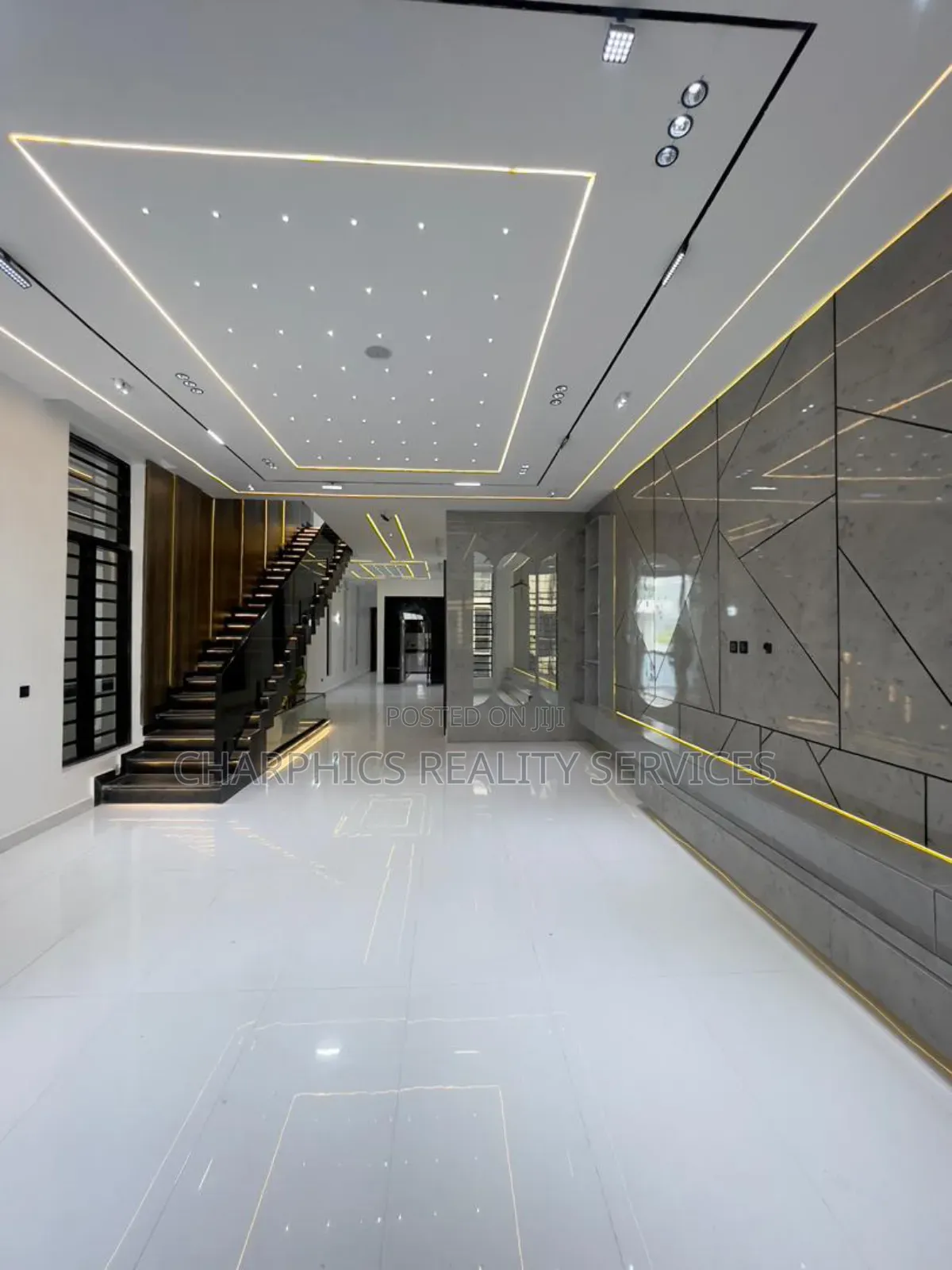 5bdrm Duplex in Chevron for sale in Chevron