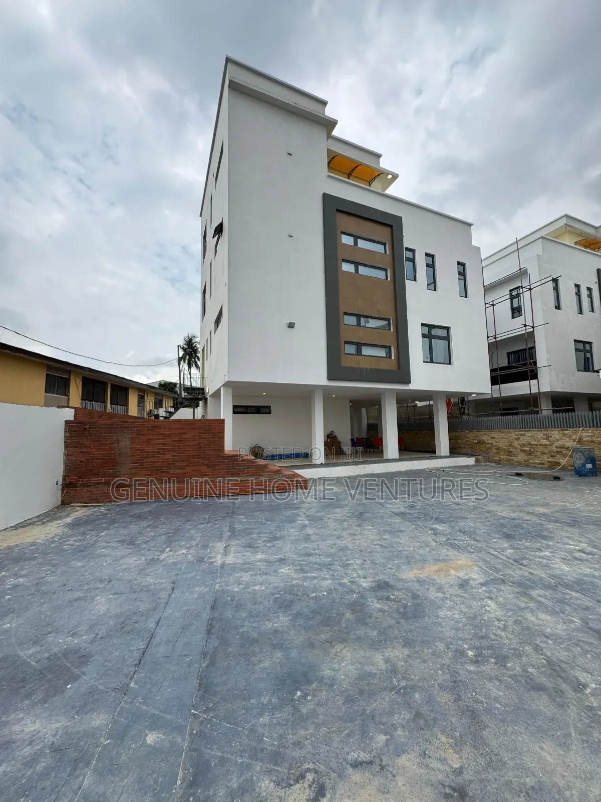 5bdrm Duplex in Anthony Village for sale in Anthony Village