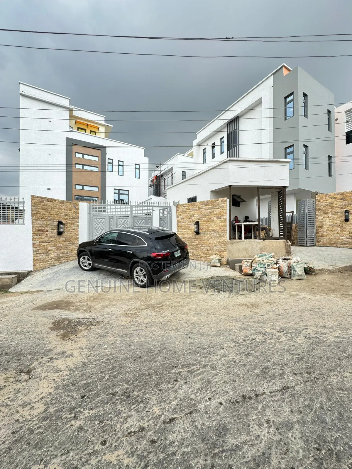 5bdrm Duplex in Anthony Village for sale in Anthony Village