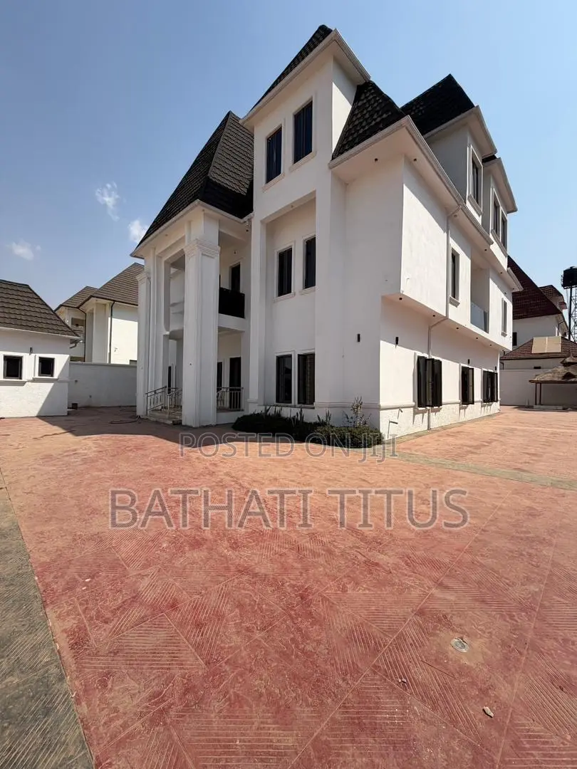 5bdrm Duplex in Bunkoro for sale in Bunkoro