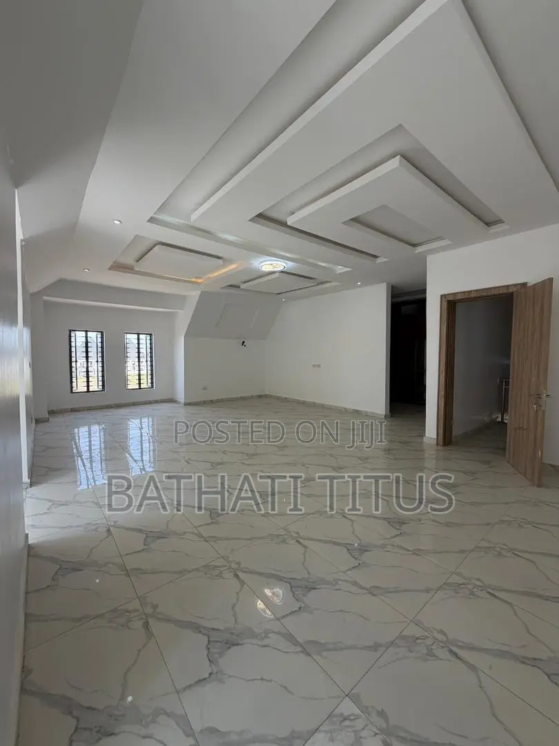 5bdrm Duplex in Bunkoro for sale in Bunkoro