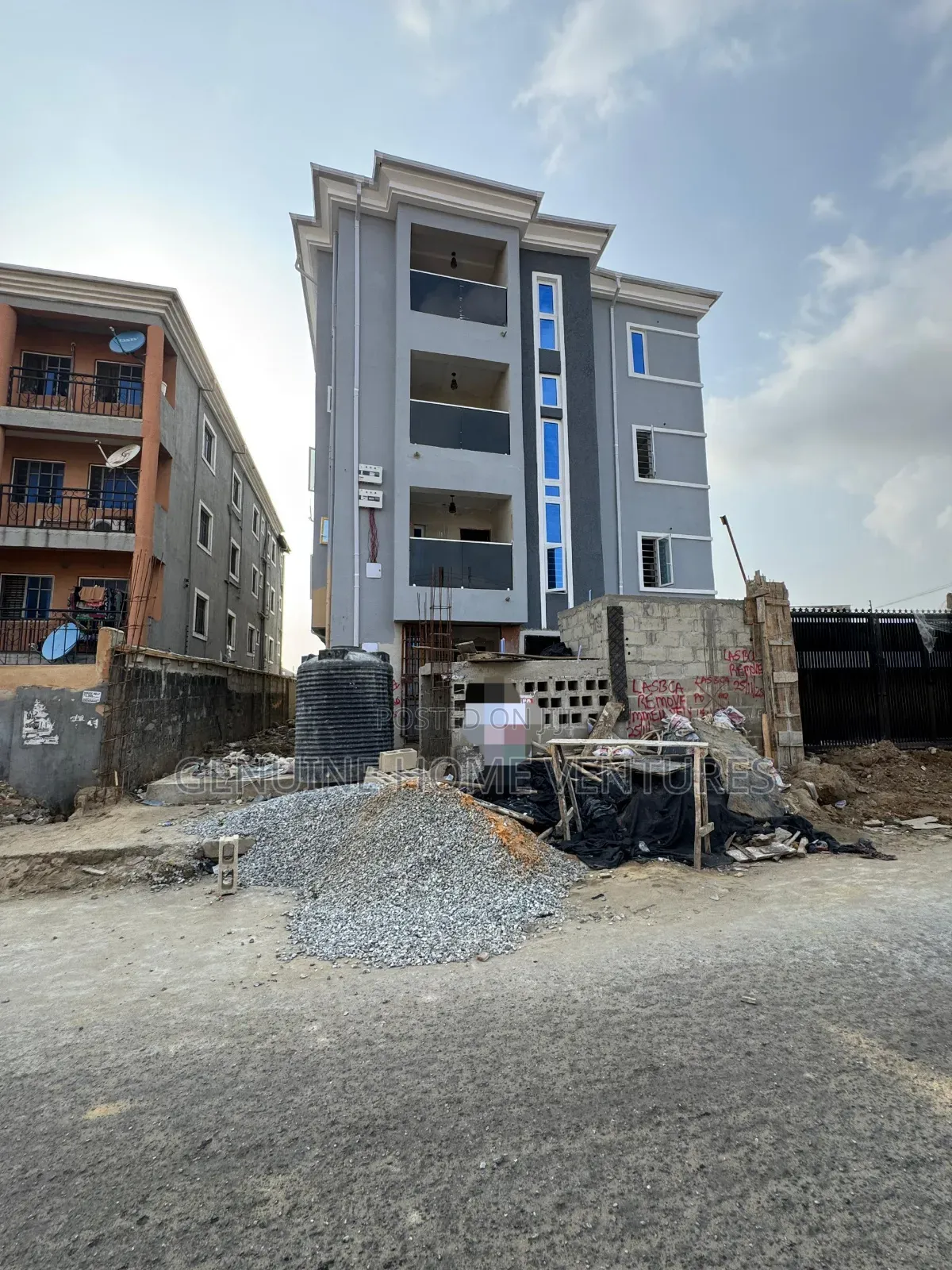 2bdrm Apartment in Surulere for sale in Surulere