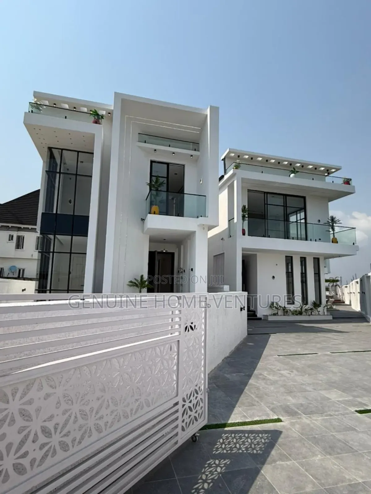 5bdrm Duplex in Chevron for sale in Chevron