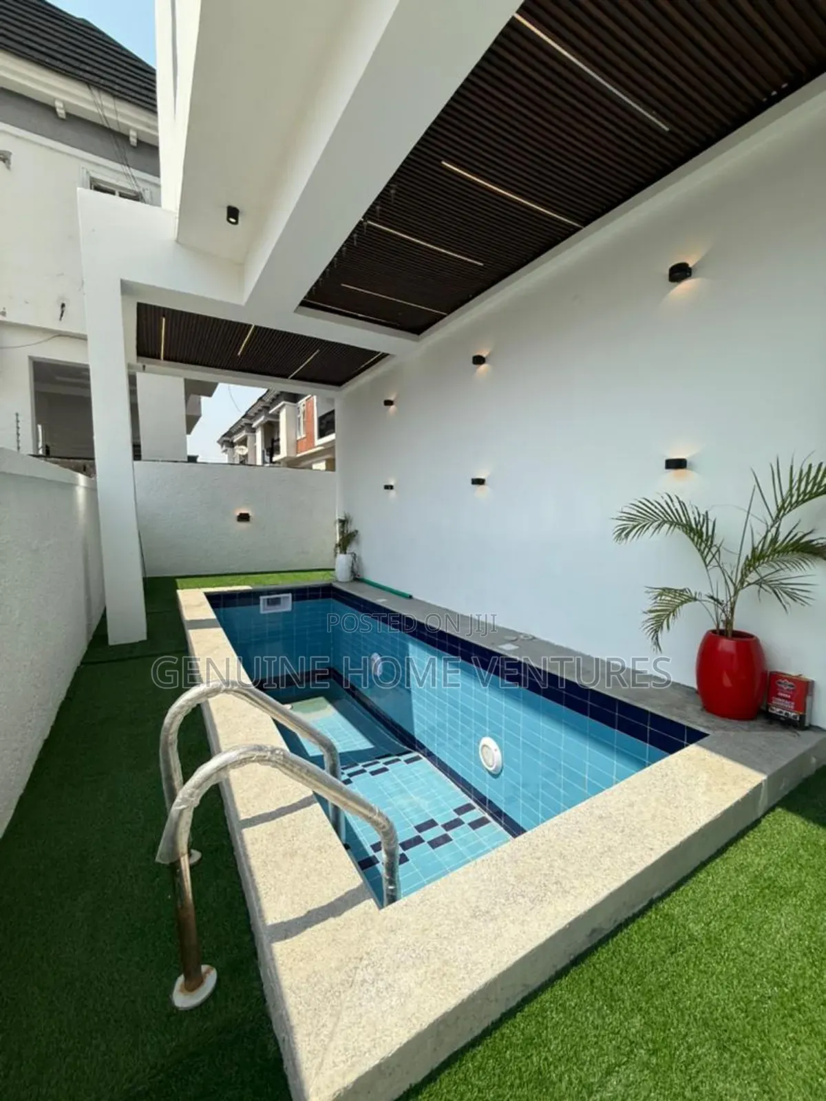 5bdrm Duplex in Chevron for sale in Chevron