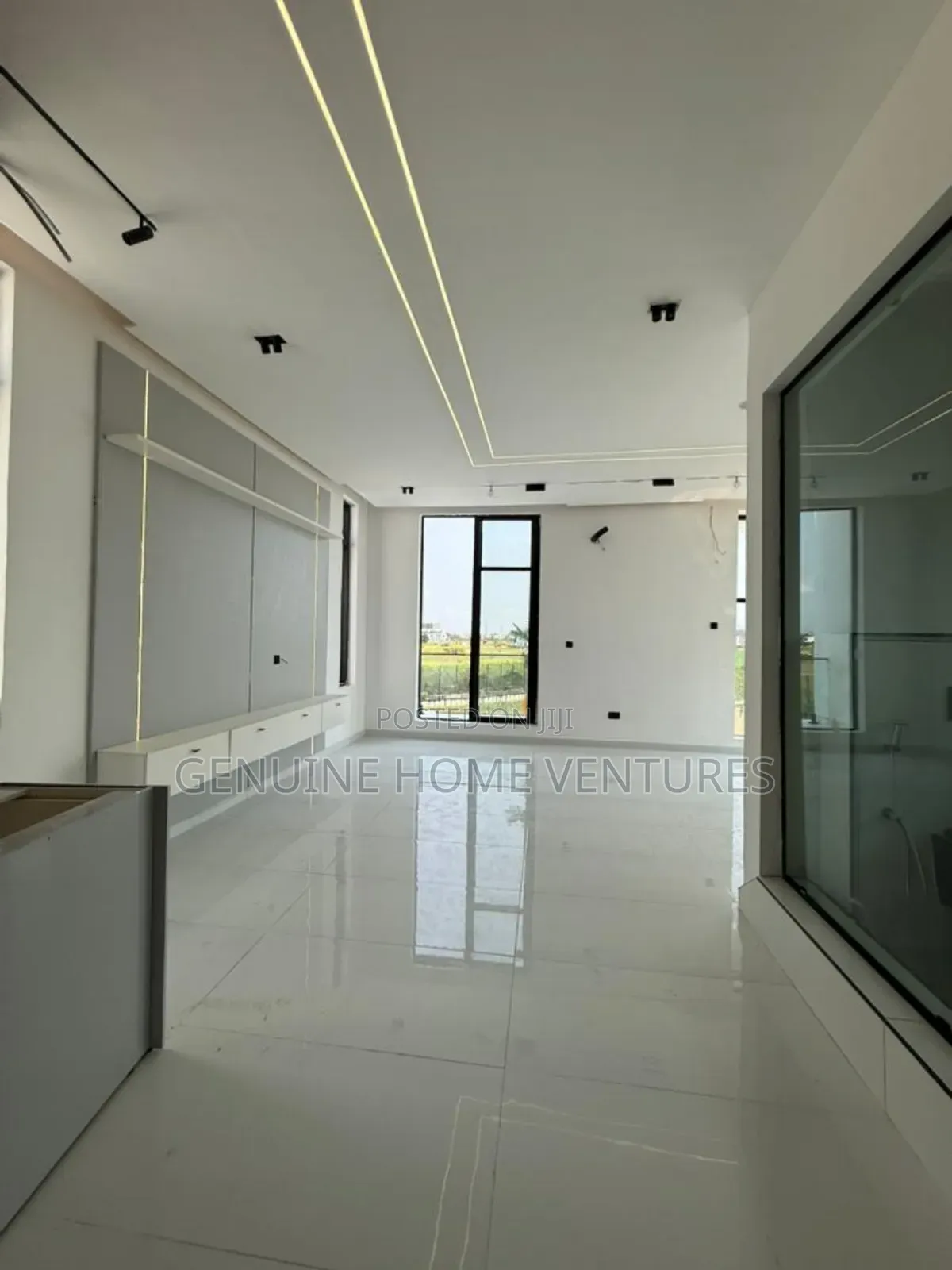 5bdrm Duplex in Chevron for sale in Chevron
