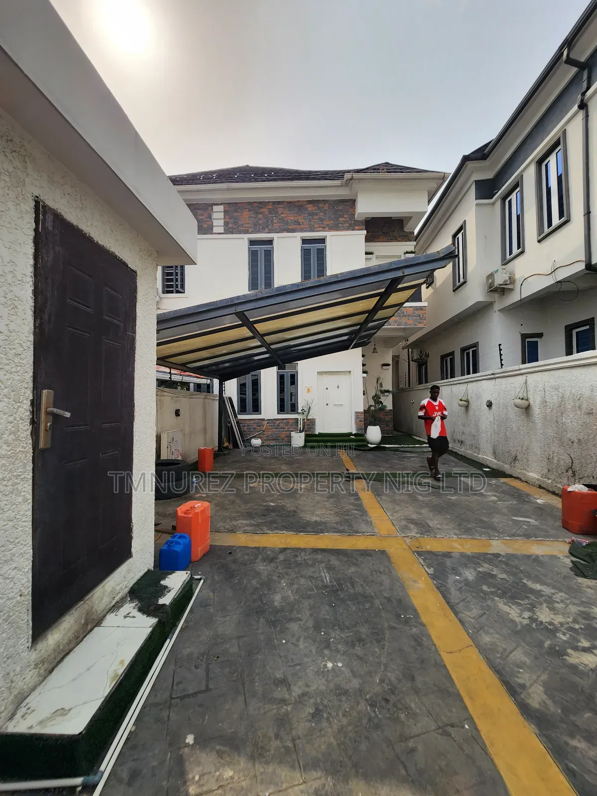 4bdrm Duplex in Nice Estate, Chevron for rent in Chevron