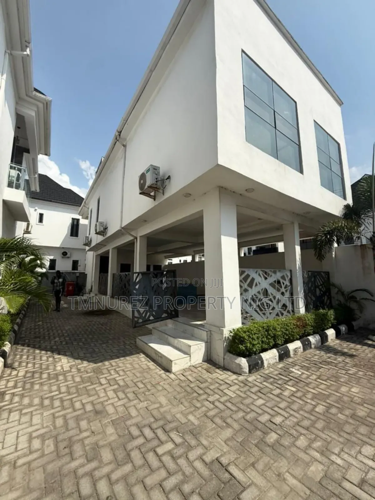 Studio Apartment in Orchild Road, Chevron for rent in Chevron