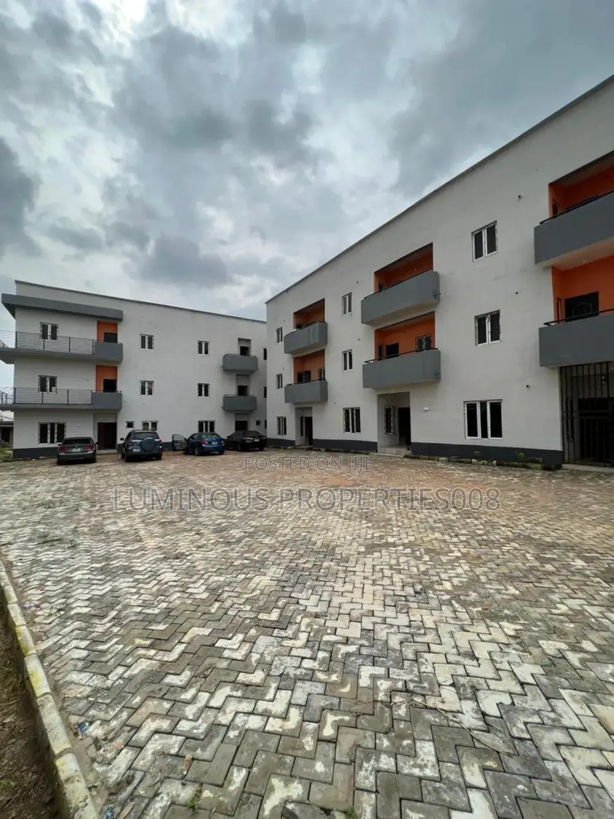 4bdrm Duplex in Tangerine, Gaduwa for sale in Gaduwa