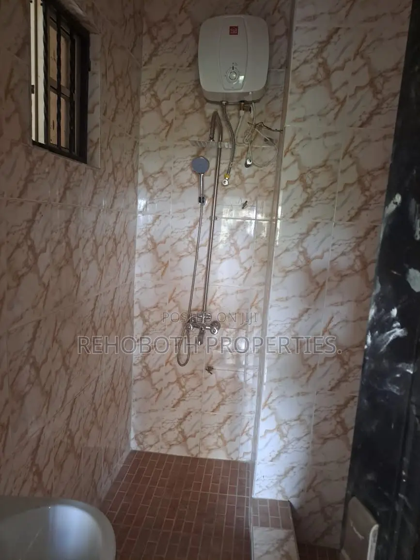 4bdrm Duplex in Jericho for rent in Jericho