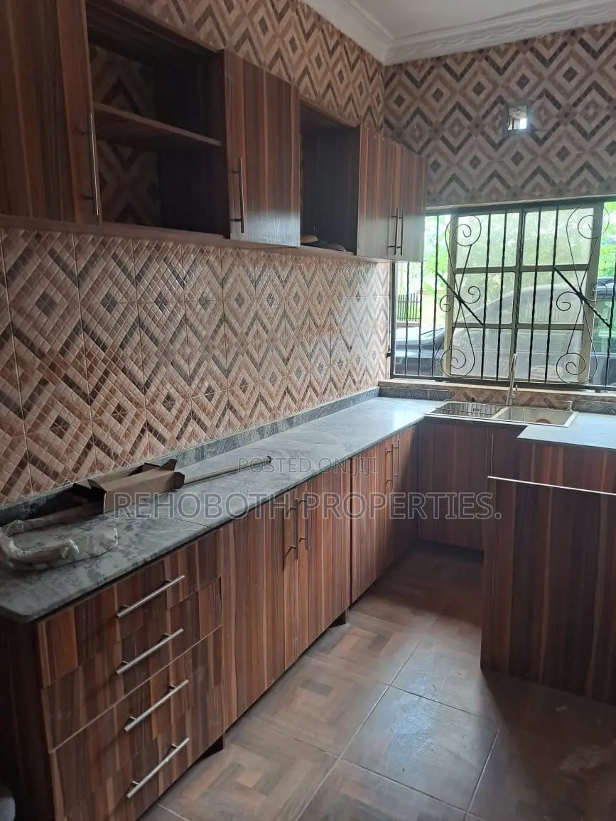 4bdrm Duplex in Jericho for rent in Jericho