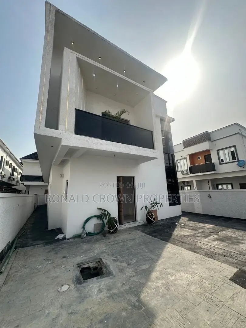 5bdrm Duplex in Ikota for sale in Ikota