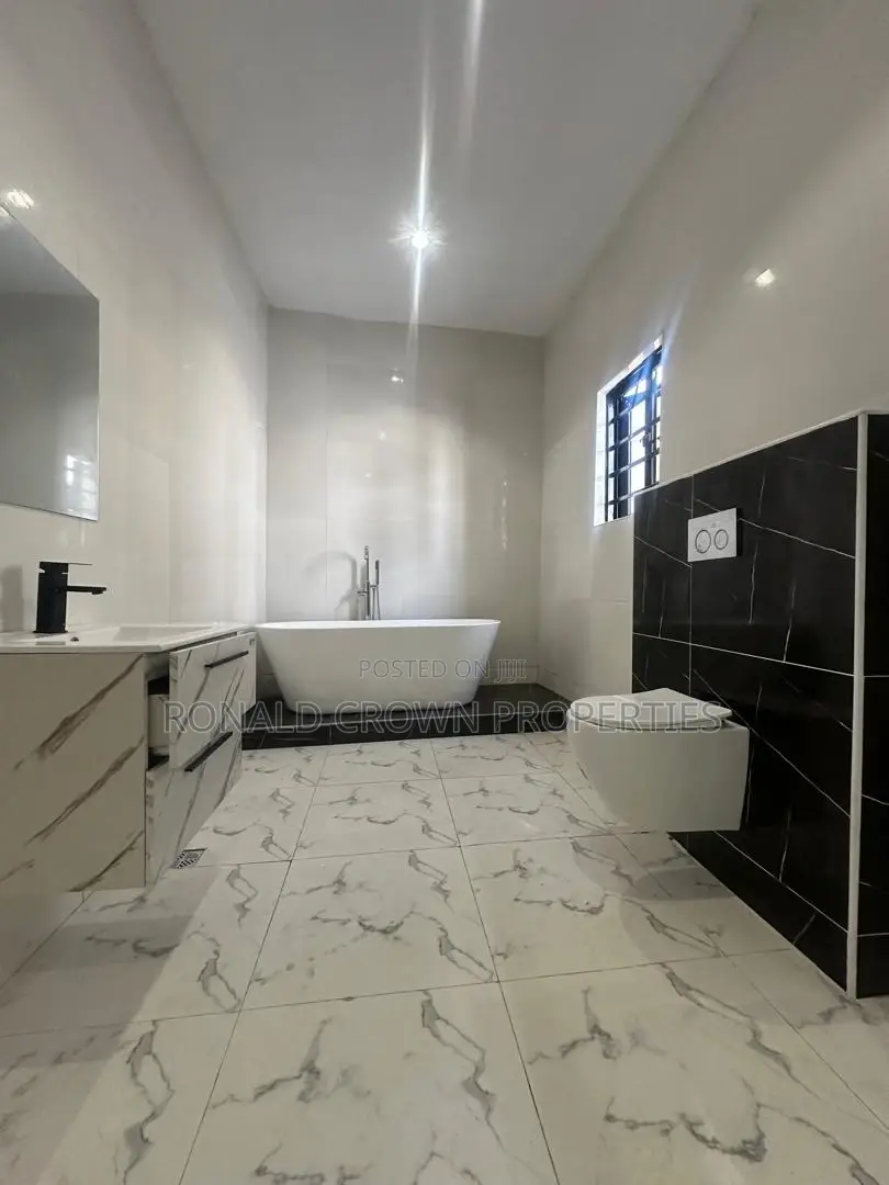 5bdrm Duplex in Ikota for sale in Ikota