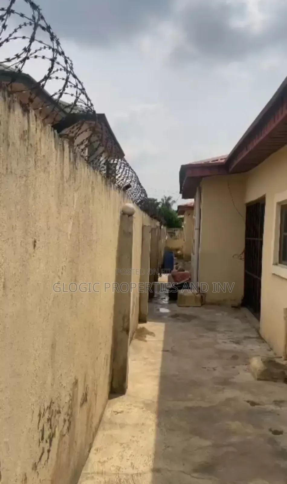 6bdrm Block of Flats in Obafemi-Owode for sale in Obafemi-Owode