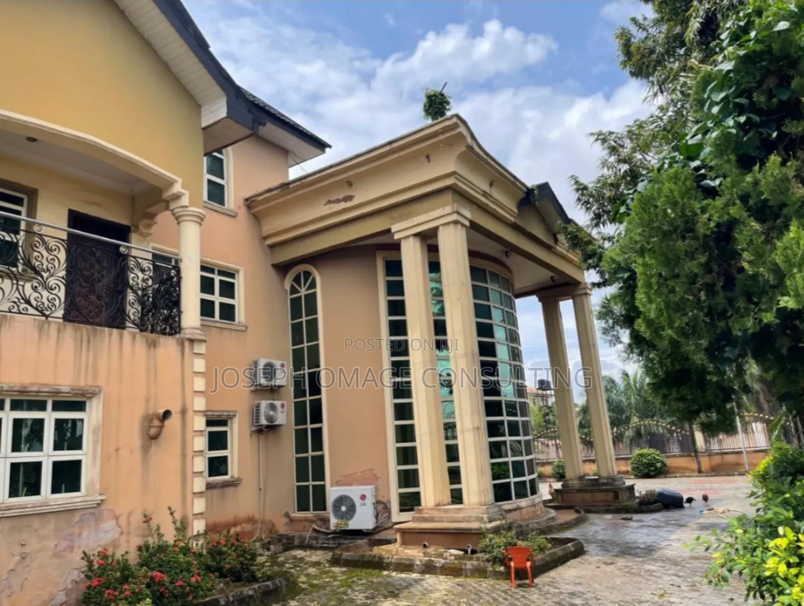 10bdrm Mansion in Gra Benin City for sale in Benin City