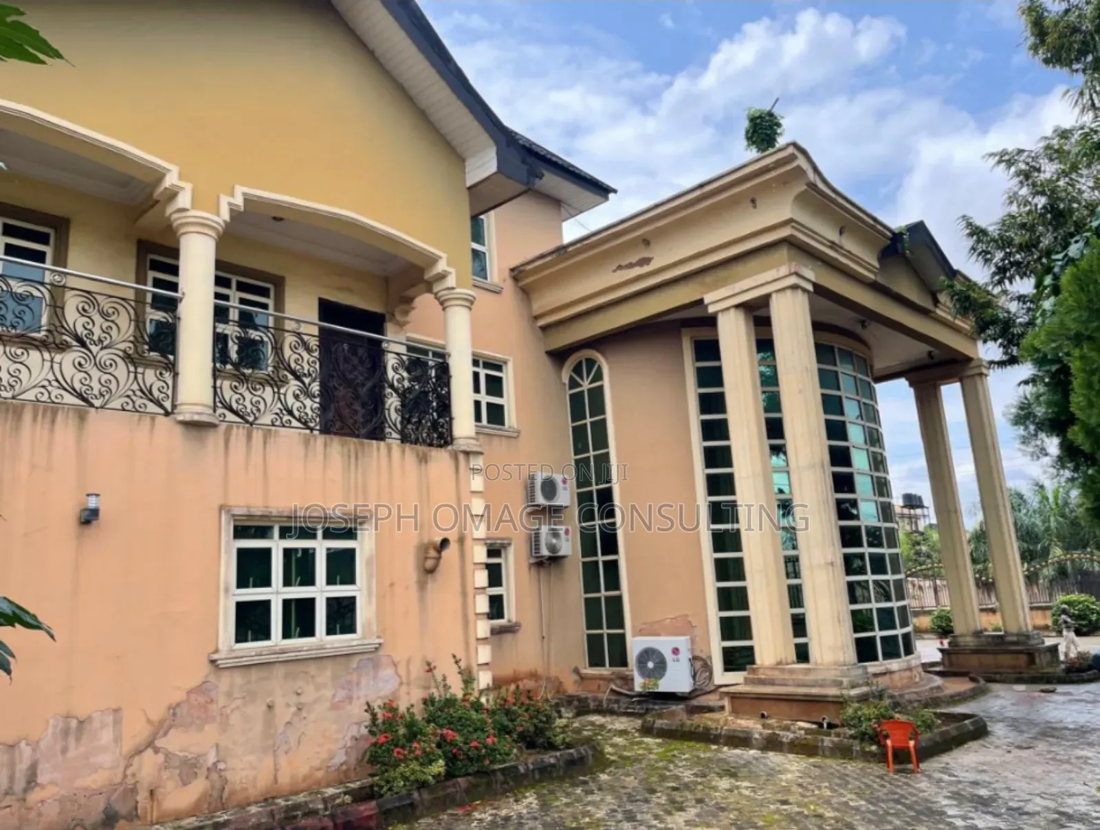 10bdrm Mansion in Gra Benin City for sale in Benin City