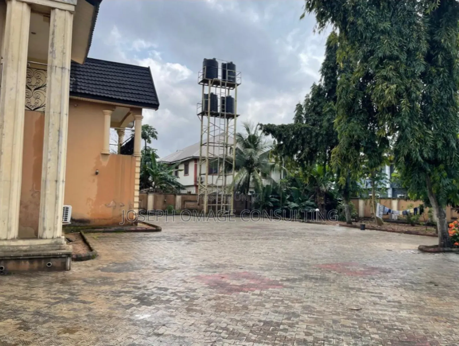 10bdrm Mansion in Gra Benin City for sale in Benin City