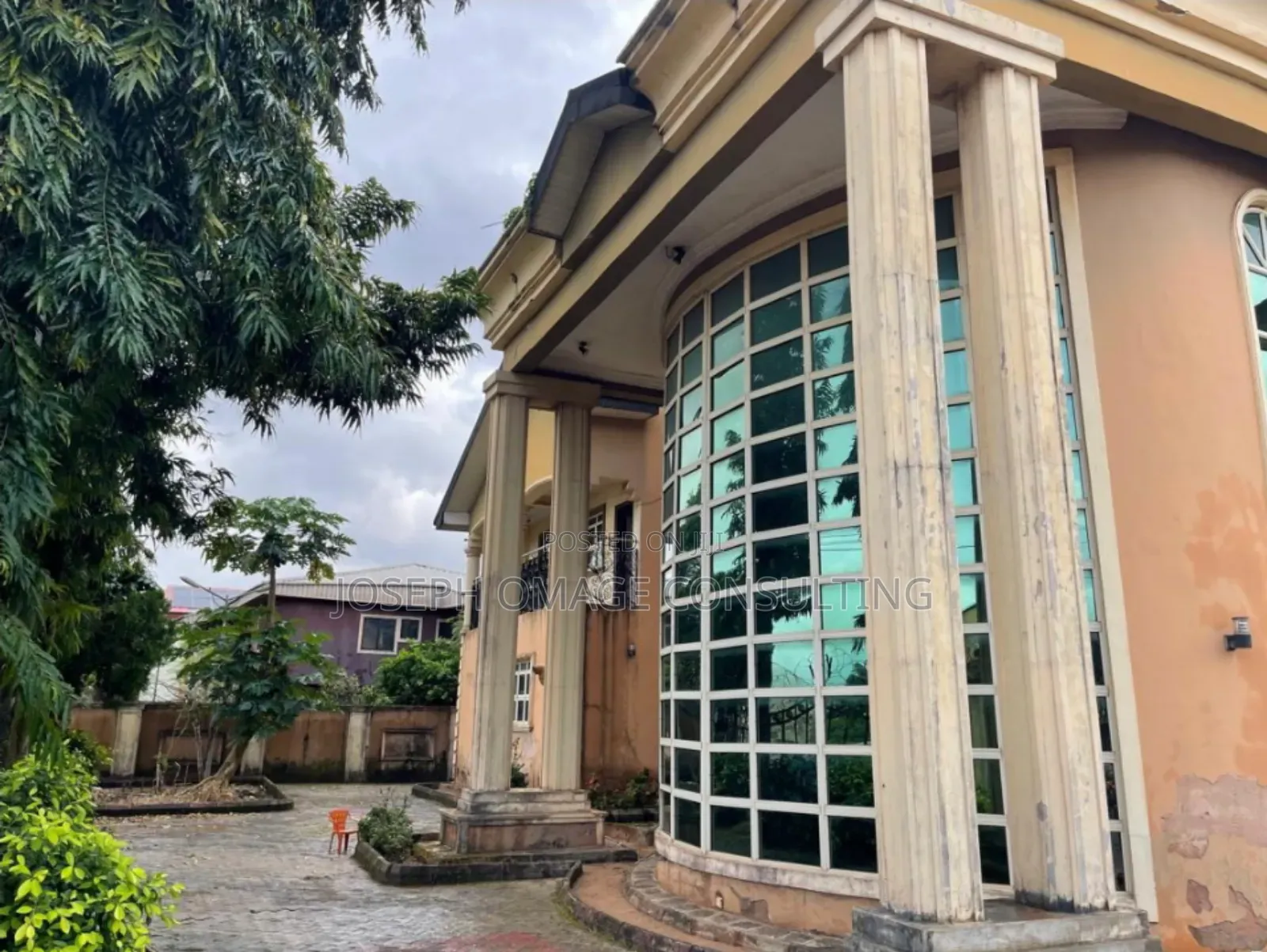 10bdrm Mansion in Gra Benin City for sale in Benin City