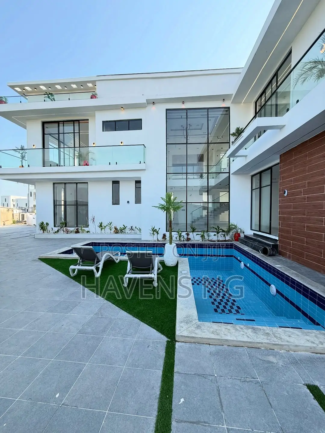 5bdrm Duplex in Chevron for sale in Chevron