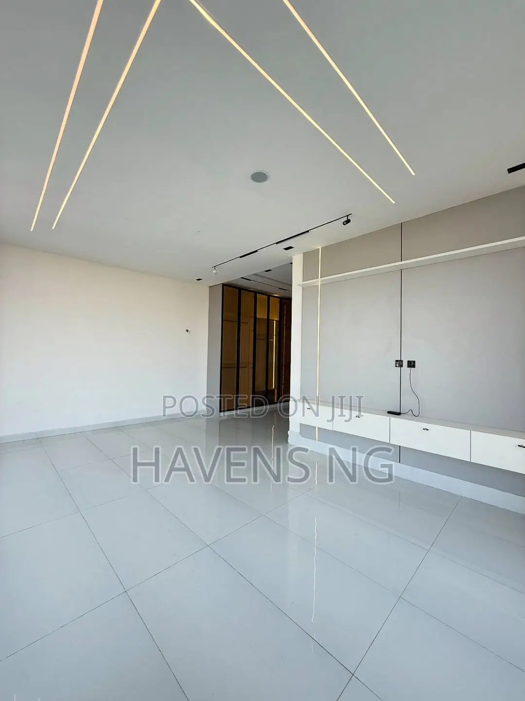 5bdrm Duplex in Chevron for sale in Chevron