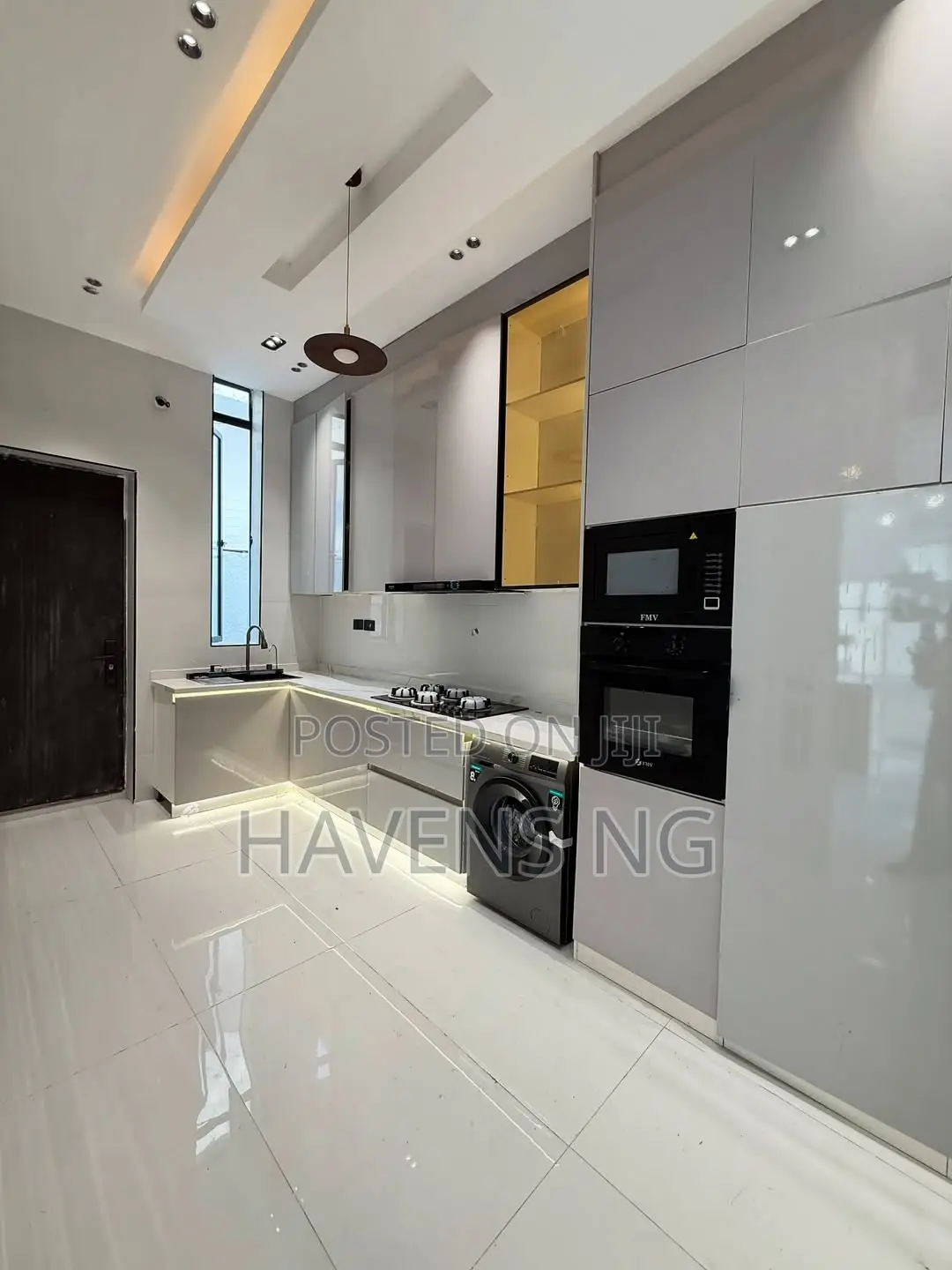 5bdrm Duplex in Chevron for sale in Chevron