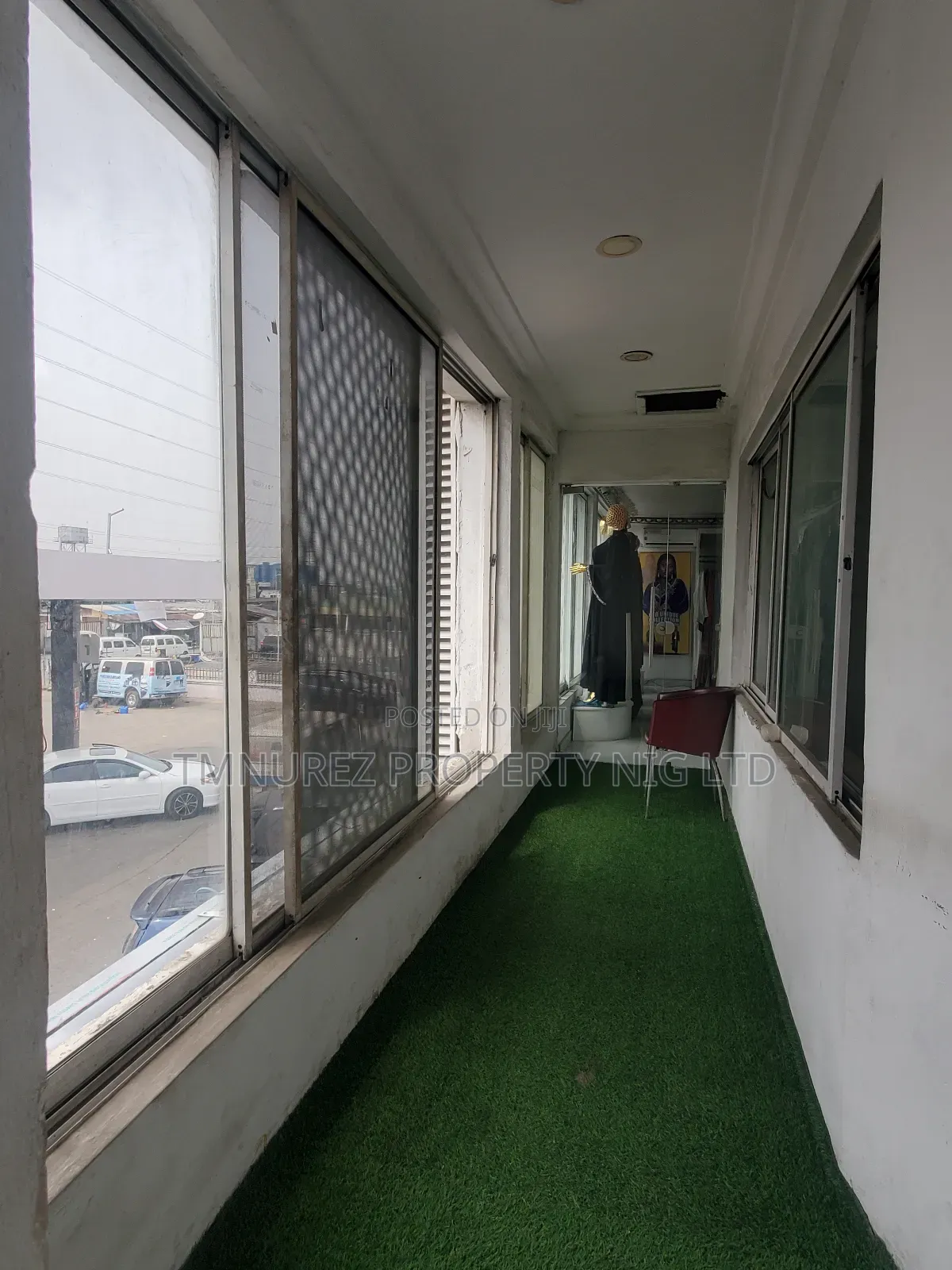 Shop Showroom for Rent at Ikota Faccing Outside in Ikota