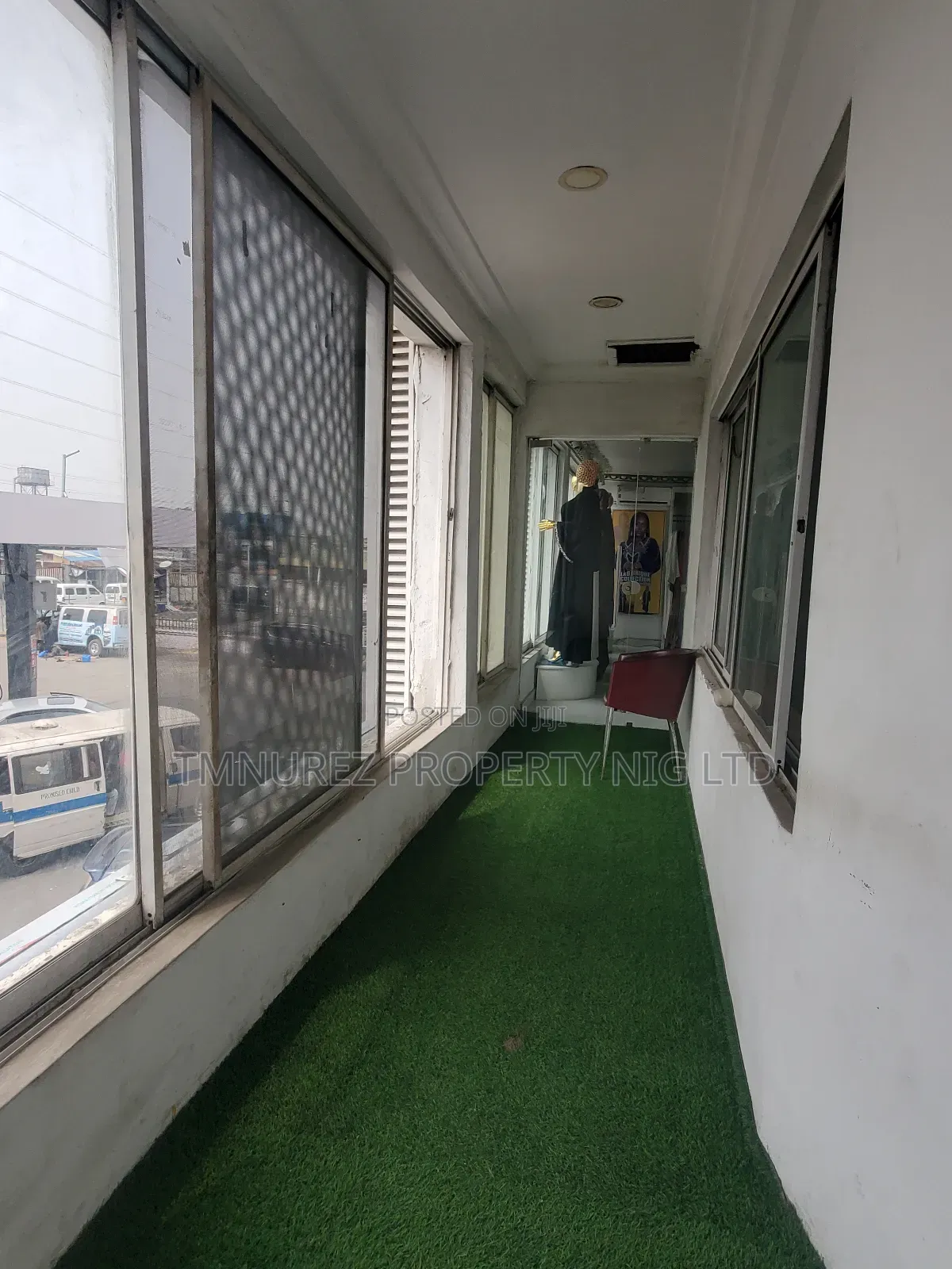 Shop Showroom for Rent at Ikota Faccing Outside in Ikota