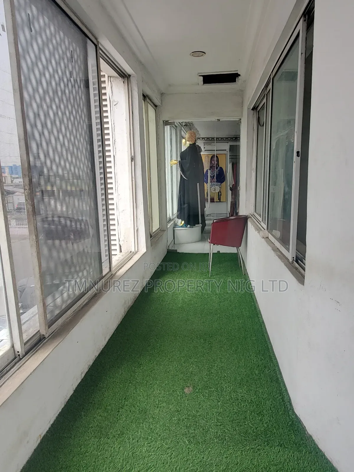 Shop Showroom for Rent at Ikota Faccing Outside in Ikota