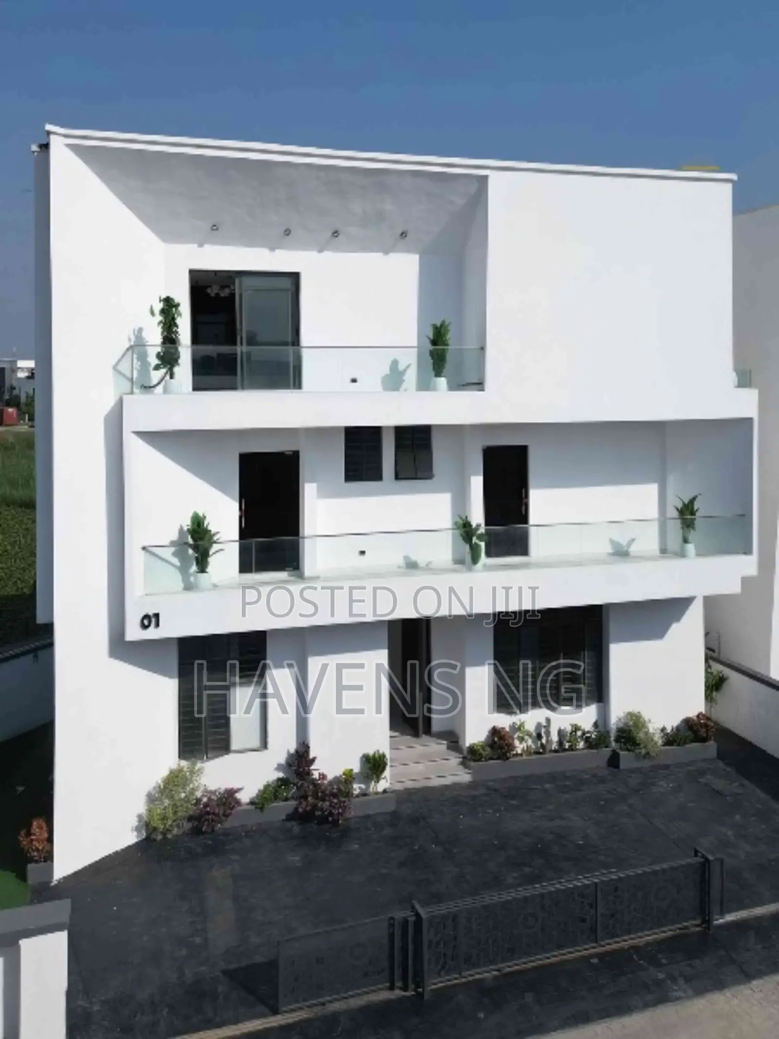 6bdrm Duplex in Chevron for sale in Chevron