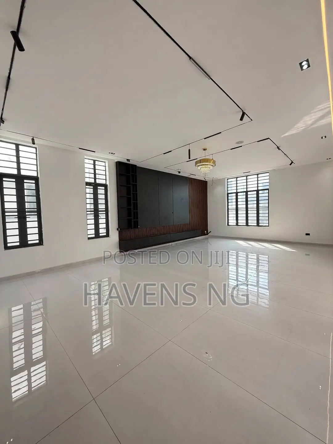 6bdrm Duplex in Chevron for sale in Chevron