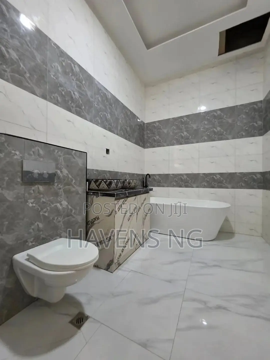 5bdrm Duplex in Lekki Phase 2 for sale in Lekki Phase 2