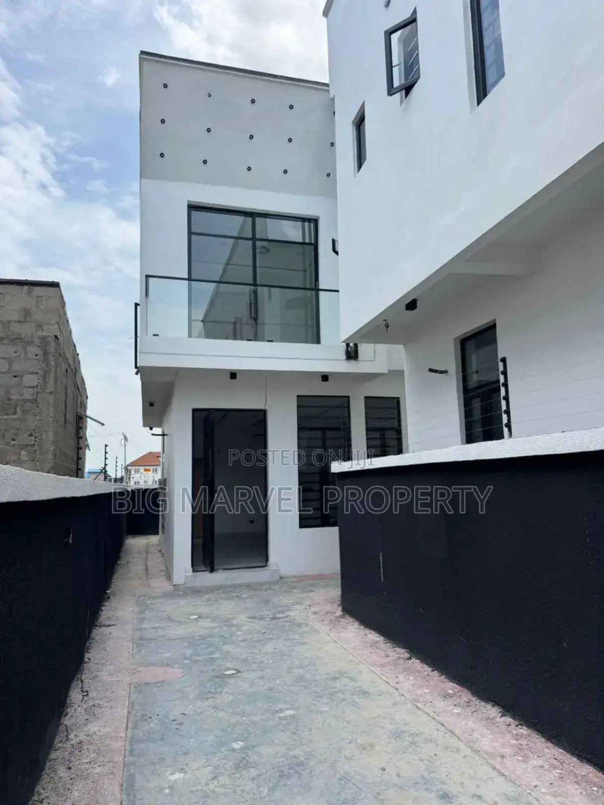 4bdrm Duplex in Ikota for sale in Ikota
