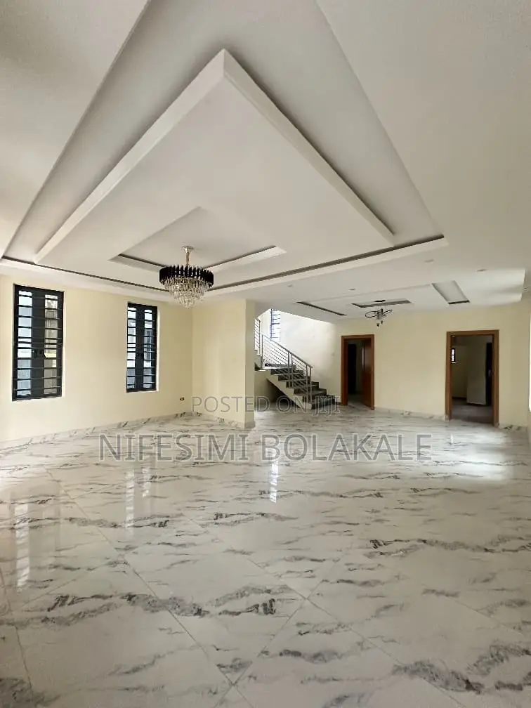 5bdrm Duplex in New Bodija Estate, for sale in Bodija