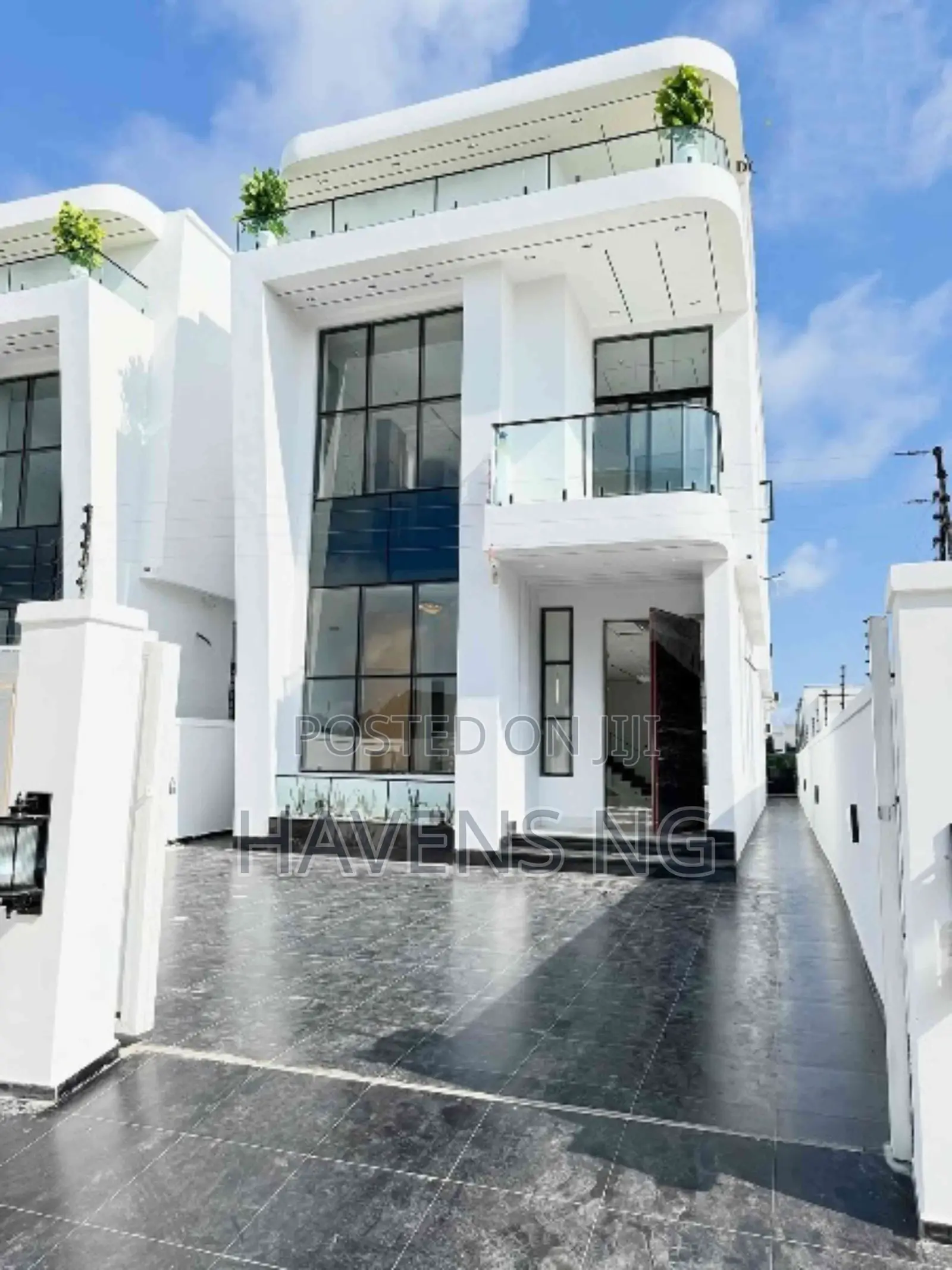5bdrm Duplex in Lekki Phase 2 for sale in Lekki Phase 2
