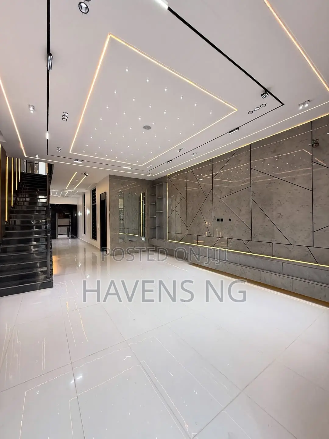 5bdrm Duplex in Chevron for sale in Chevron