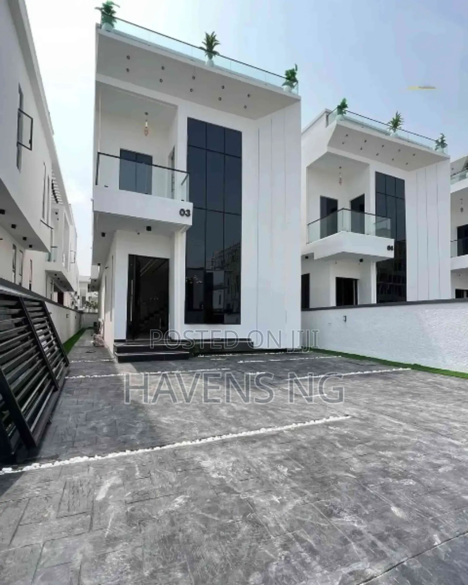 5bdrm Duplex in Chevron for sale in Chevron