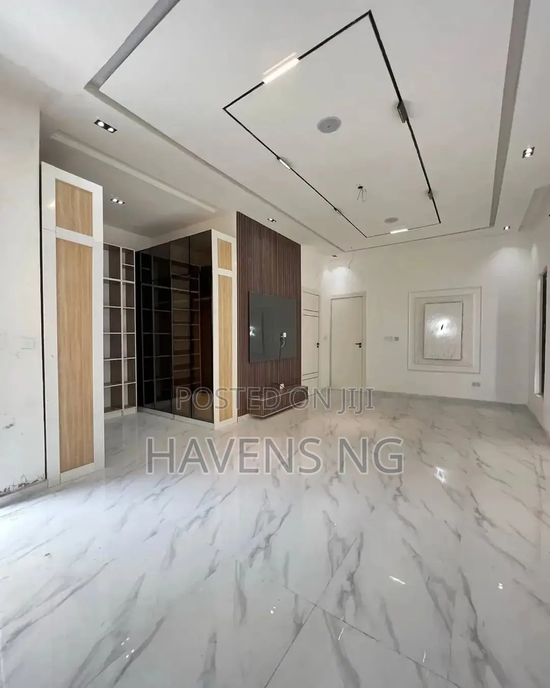 5bdrm Duplex in Chevron for sale in Chevron