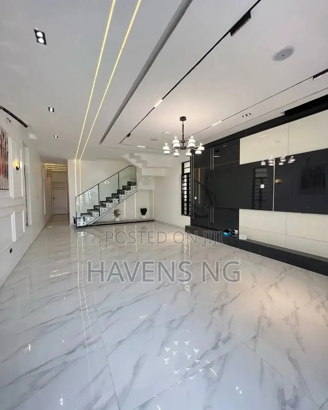 5bdrm Duplex in Chevron for sale in Chevron
