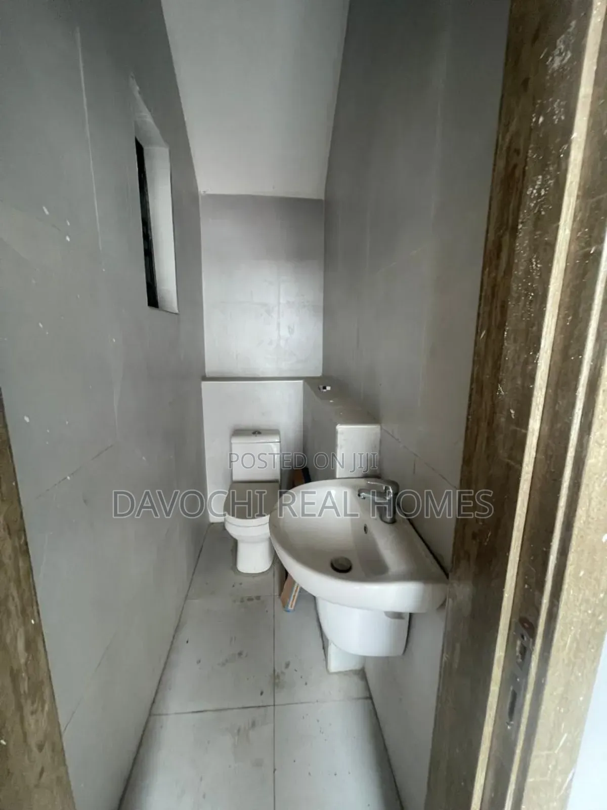 4bdrm Duplex in Chevron for rent in Chevron