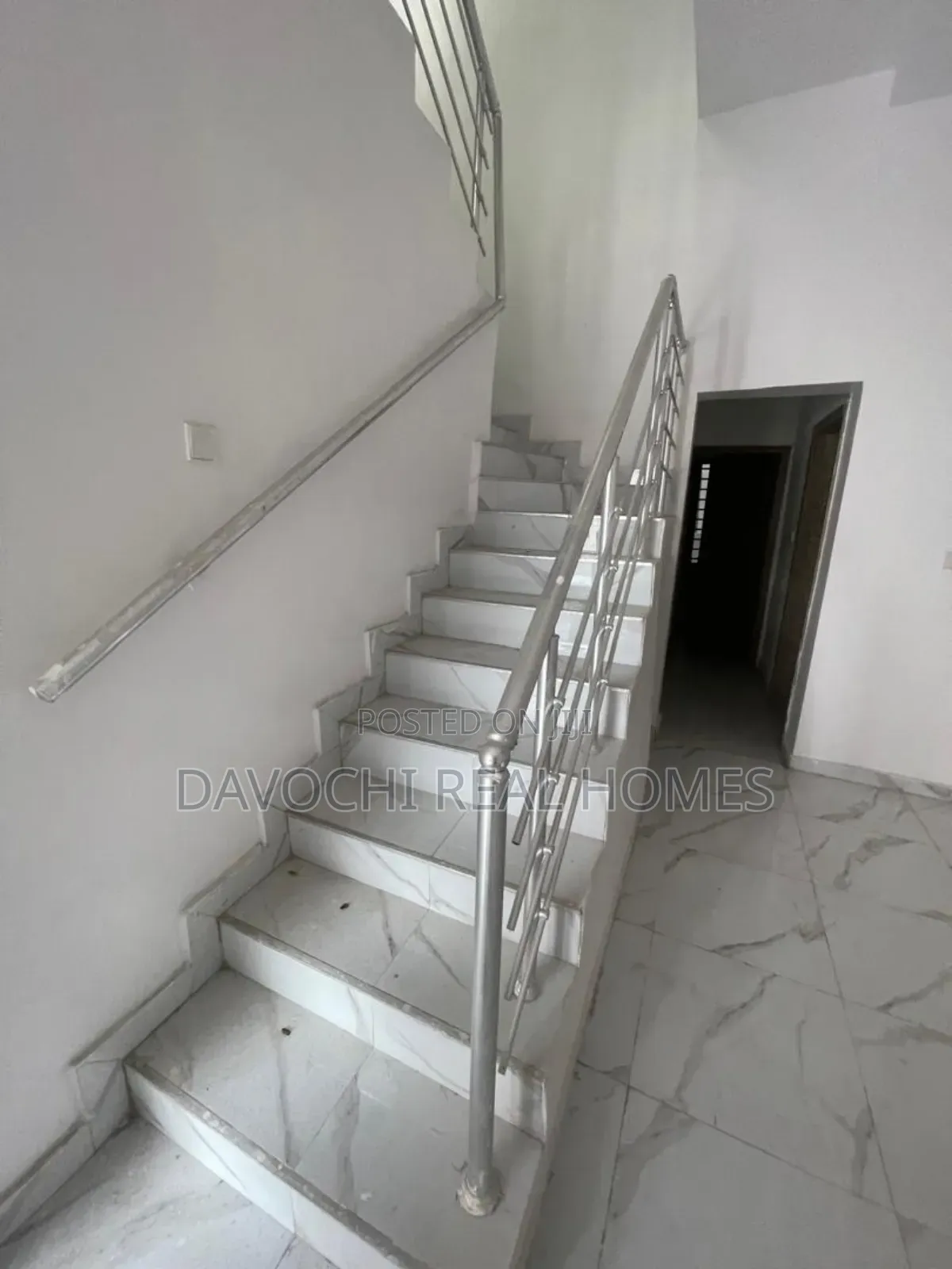 4bdrm Duplex in Chevron for rent in Chevron