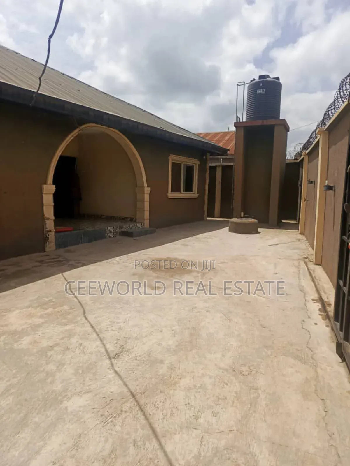3bdrm Block of Flats in Isokan Estate, Akobo for sale in Akobo