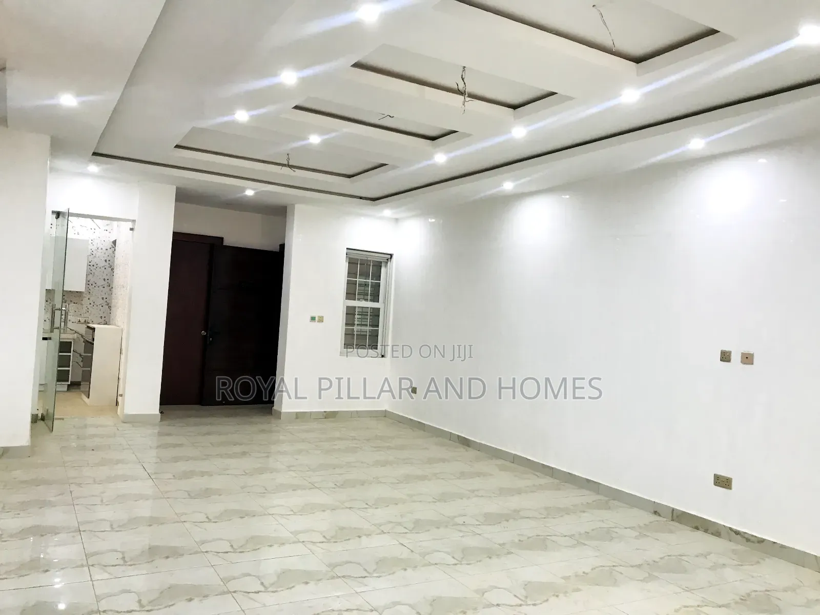 2bdrm Block of Flats in Kaura By Games for sale in Kaura